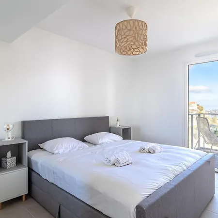 Superb New 2-room -parking Border Monaco Beausoleil